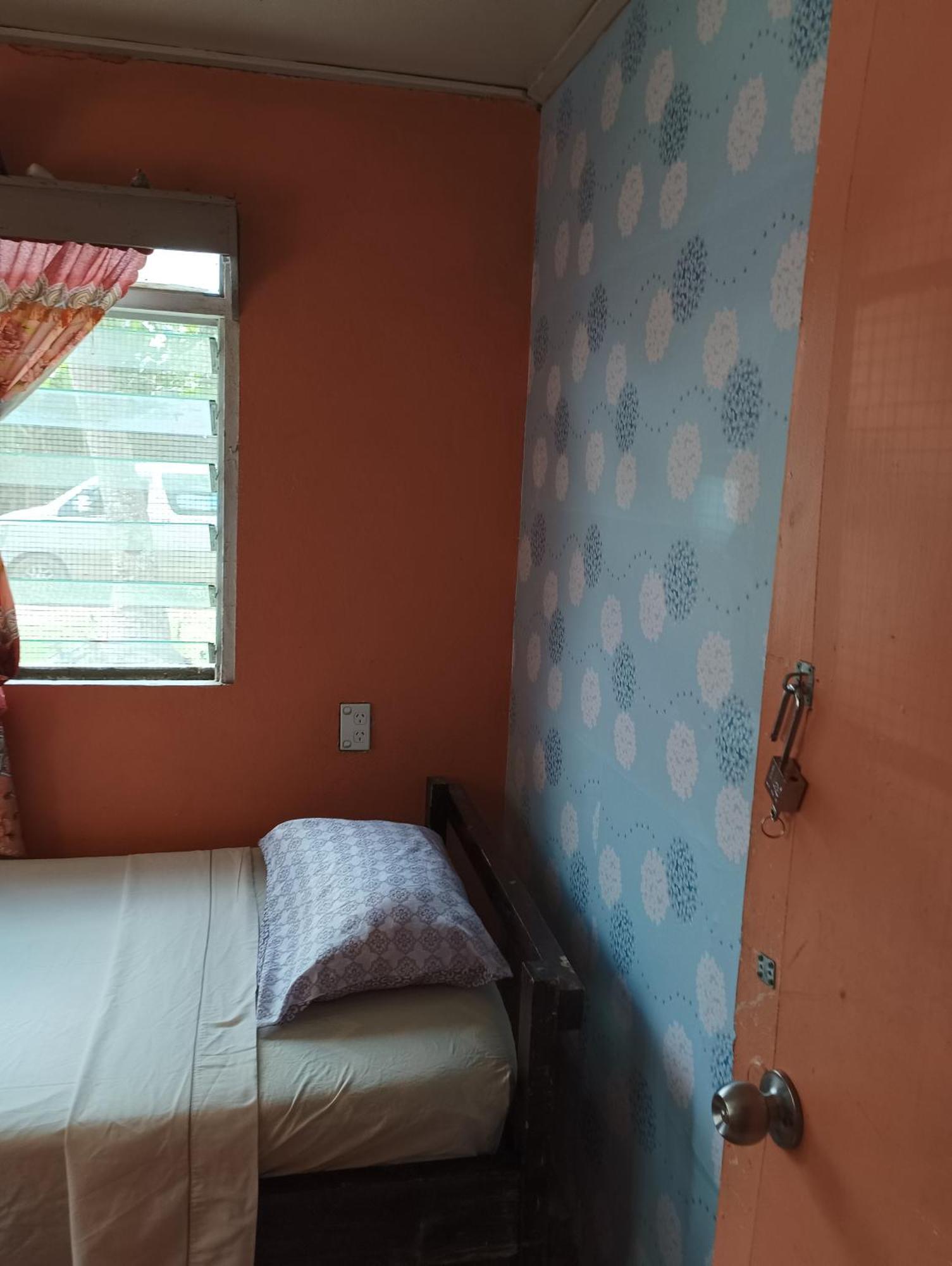 Kapeta Cabin นูคูอาโลฟา ภายนอก รูปภาพ